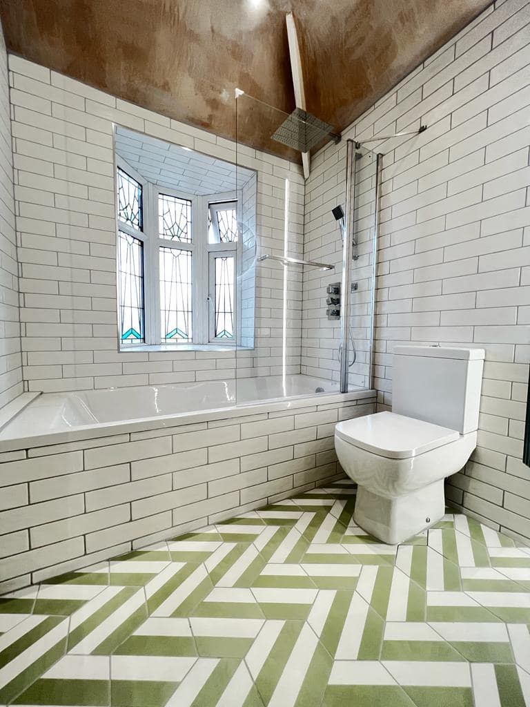 Bathroom 7: View 4