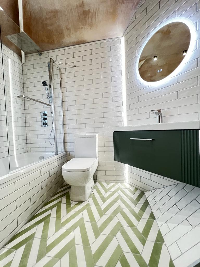 Bathroom 7: View 3