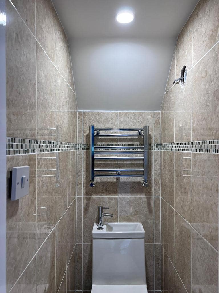 Cloakroom 2: View 3.